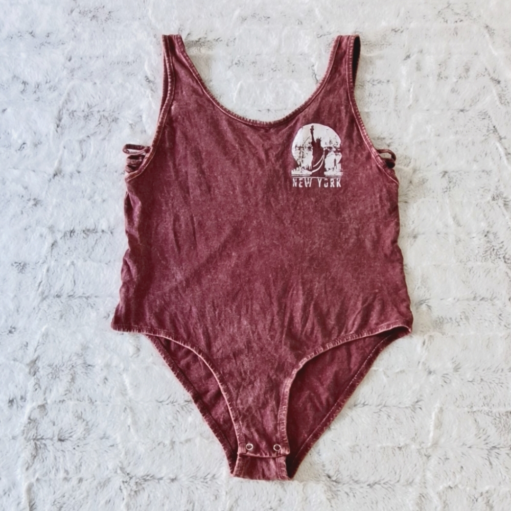 Pollyanna & Esther distressed New York bodysuit. Size L.